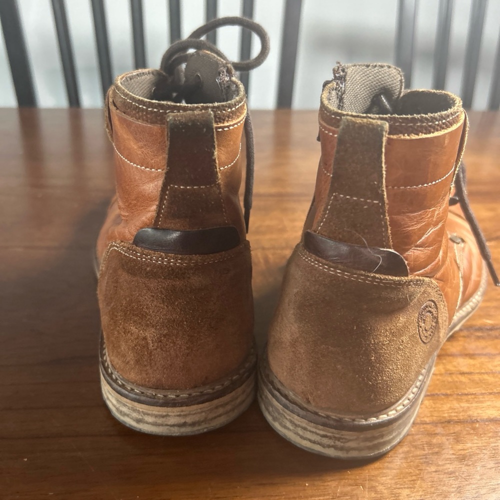 Classic Tan Leather Men's Boots - Picture 3 of 6